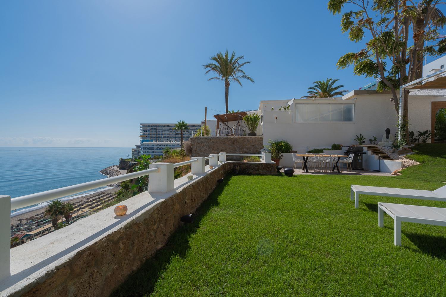 Private 250Sqm Garden Duplex, Jacuzzi, Cinema, Sea View Escape Leilighet Torremolinos Eksteriør bilde