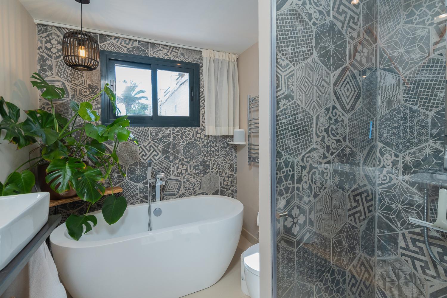 Private 250Sqm Garden Duplex, Jacuzzi, Cinema, Sea View Escape Leilighet Torremolinos Eksteriør bilde